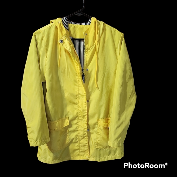 Yellow rain jacket Best classic vogue fashion stay size S